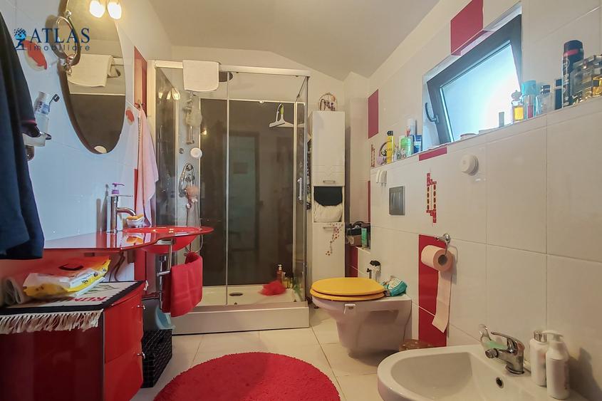 2 case independente, curți separate, o singura proprietate, 866 mp teren, Bod