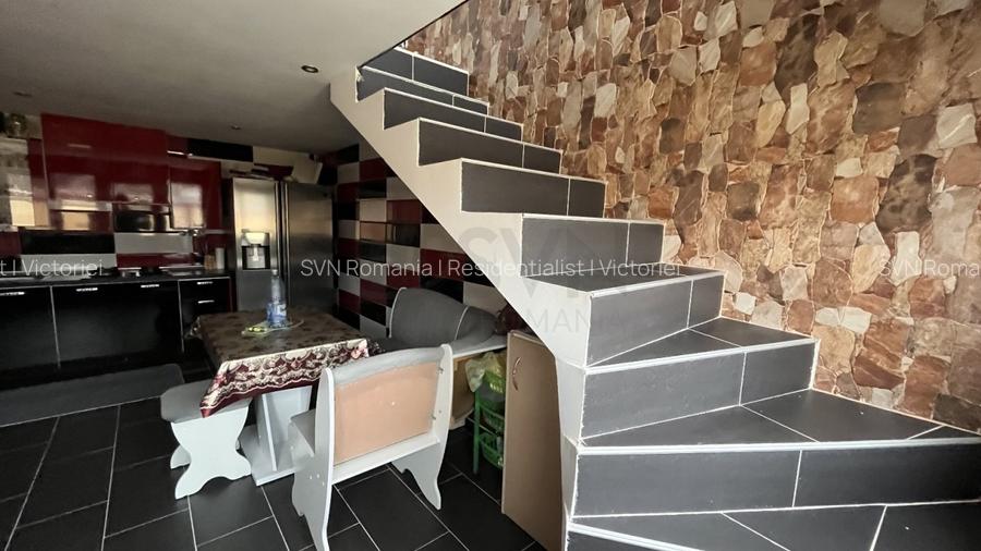 REV2005180 Casa cu 7 camere zona retrasa Poroinica - 7