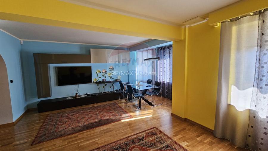 Casă / Vilă de lux cu 8 camere de vânzare in Obcini, Suceava - 11