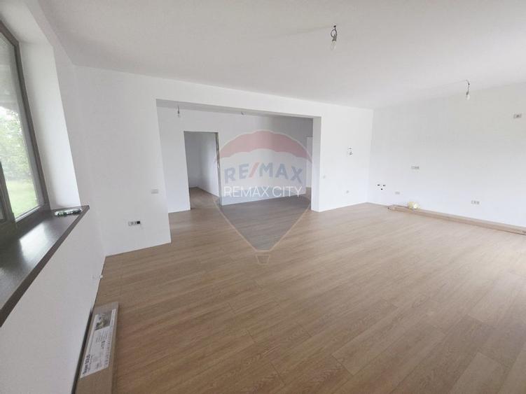 Casă cu livadă și teren generos – Girov - 13