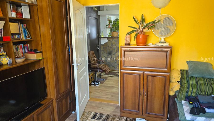 Vand apartament  4 camere decomandat in Deva, zona Progresul, suprafata utila 83 - 9