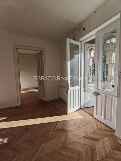 Parter de vila –Aviatorilor | 160 mp | 7 camere | 3 intrări  | Curte - 9