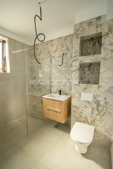 Vila alipita, impecabil executata, teren 350mp, preechipare AC - 37