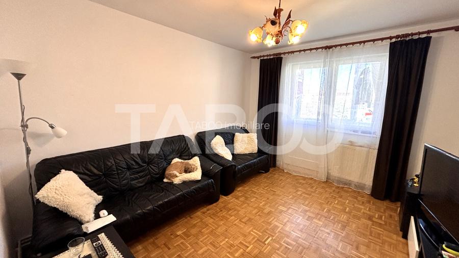 Apartament 3 camere  decomandat 49mpu + balcon zona Strand Sibiu - 2