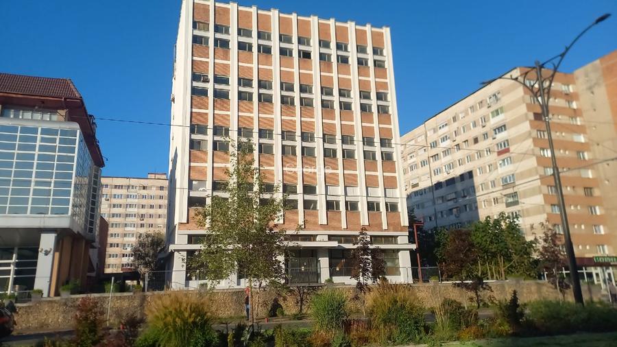 De închiriat clădire comercială și curte interioara  - 3