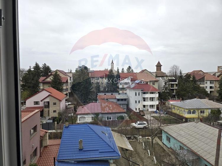 Apartament cu 3 camere de vânzare, strada Pictor Aman - 7