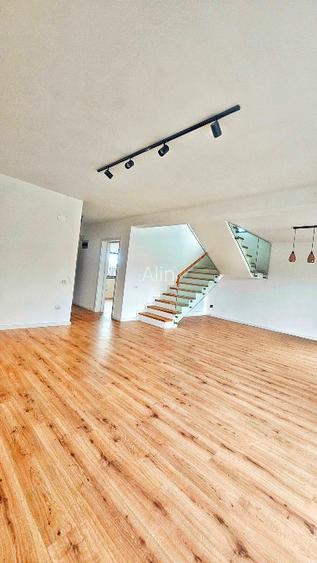 Proprietar vand casa noua, cu trei dormitoare trei bai, trei balcoane - 2
