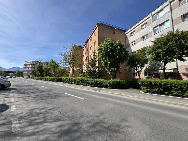 Apartament decomandat cu 3 camere in Florilor, strada Crinului - 25