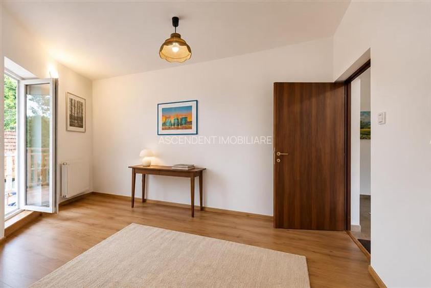 Vila traditionala, cu domeniu de 5.025 mp, pe aripa Cetatii Medievale Brasov - 12