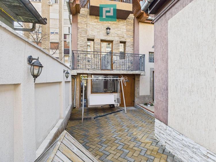 Casă cu spațiu comercial Arad, calea Aurel Vlaicu - 21