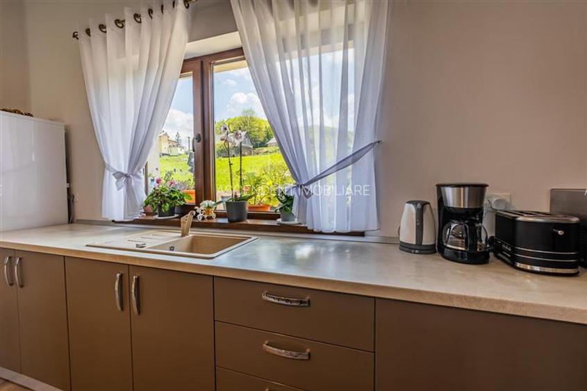 FILM! Ansamblu arhitectural proaspat si distins,pe 3.000 mp teren, in magia natu - 40