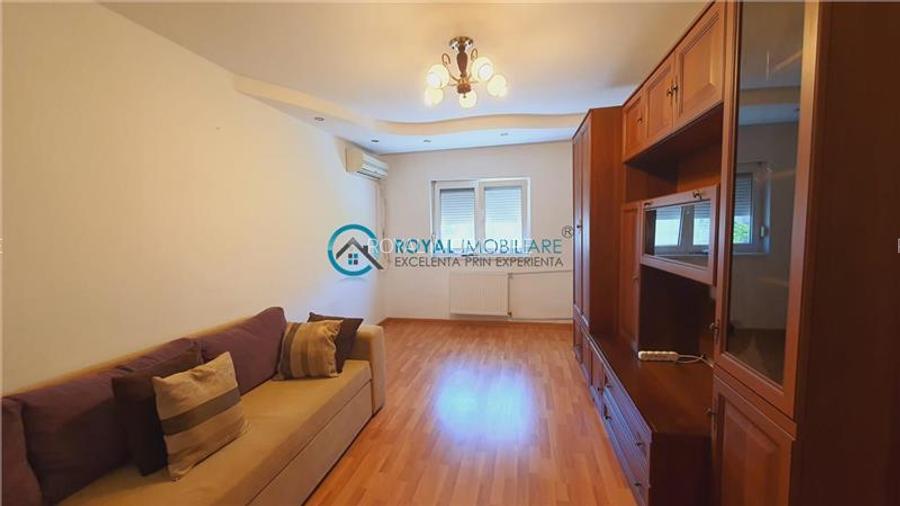 Royal Imobiliare  - Vanzare Apartament 3 camere zona 9 Mai - 2
