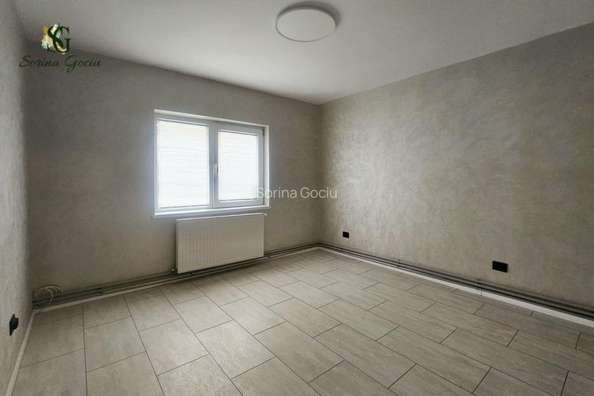 Birou individual in spatiu compartimentat in 4 camere situat in Racadau - 2