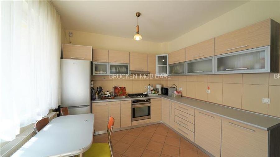 DUPLEX IN CARTIERUL ONCEA CU PARCARE SI CURTE - 4