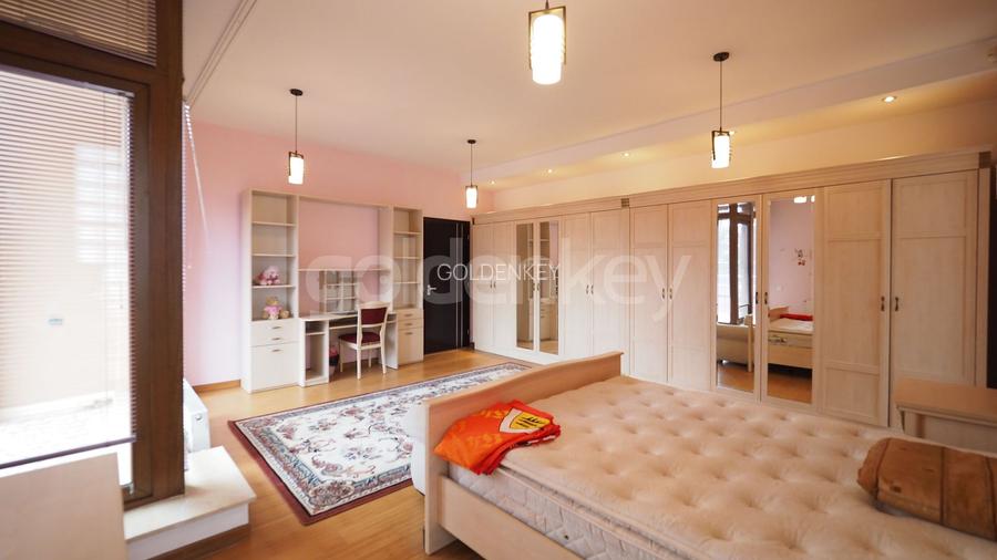 Vila spatioasa, partial mobilata cu acces facil - 17