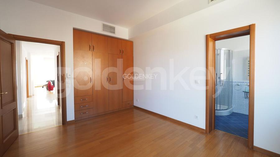Apartament insorit cu 4 camere si terasa generoasa, 2 garaje - 11