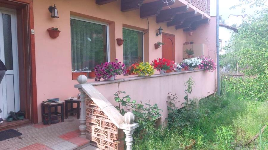 Casă cu gradina in zonă liniștită cu acces privat