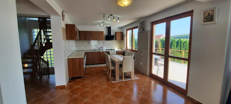 De inchiriat casa 4 camere, Livezeni, Cartierul. Orizontului - 3