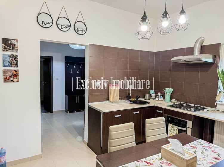 Casa cu Etaj si Curte Mare- 4 camere si 2 bai 130 mp - Parcare 2 Masini - Foisor - 12