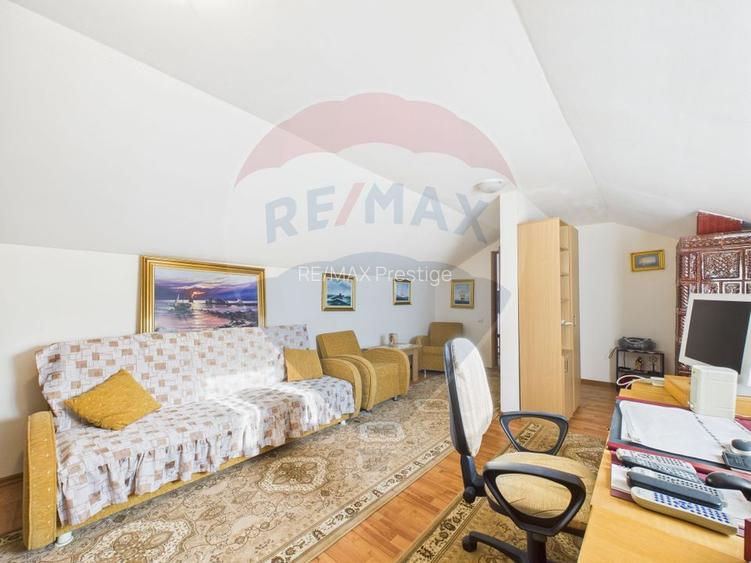 Casă / Vilă cu 5 camere de vânzare în orașul Negru Vodă, zona Central - 9