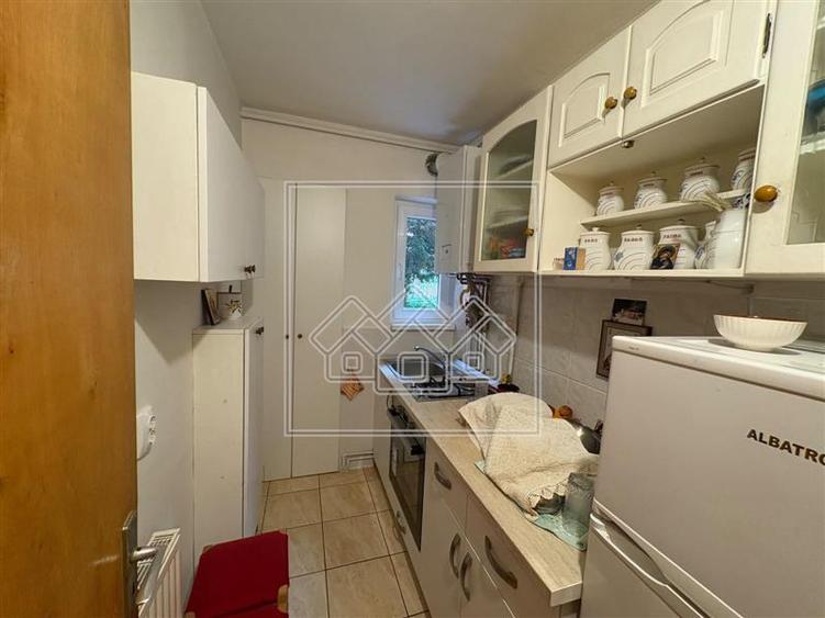Apartament mobilat modern, 36 mp utili - Zona V. Aaron