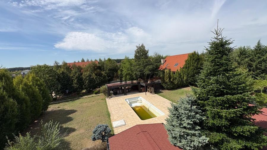 2 CASE| 3274 MP TEREN| PISCINA| JACUZZI| IAZ PESTI| CORBEANCA