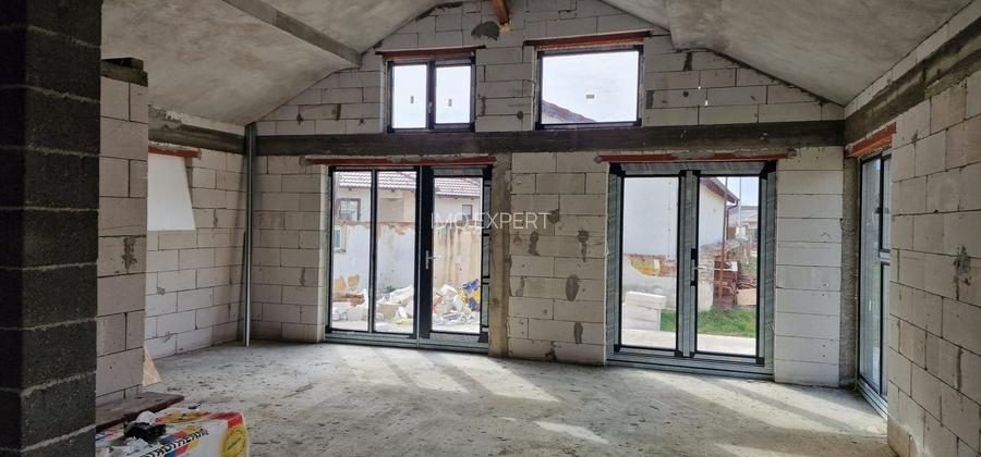 CASA  LA ROSU DE VANZARE IN OARDA, LA 170000 - 2