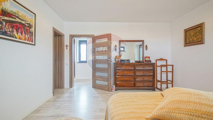 Casă premium cu 270 mp utili, 7 camere ,curte generoasă în Bartolomeu - 10