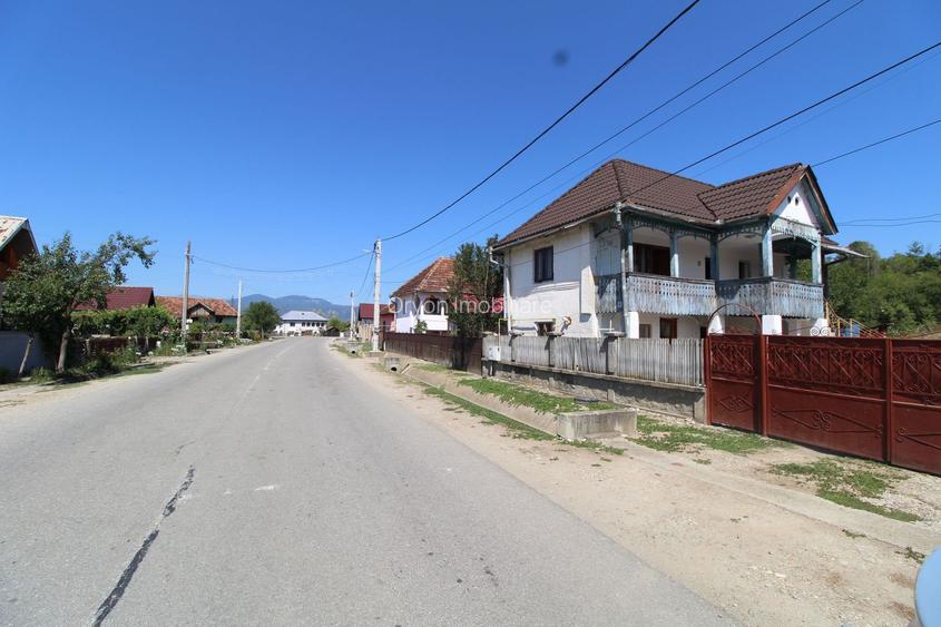 Casă cu teren 2122 m²,  utilități gaze+apă, Godinești - 9