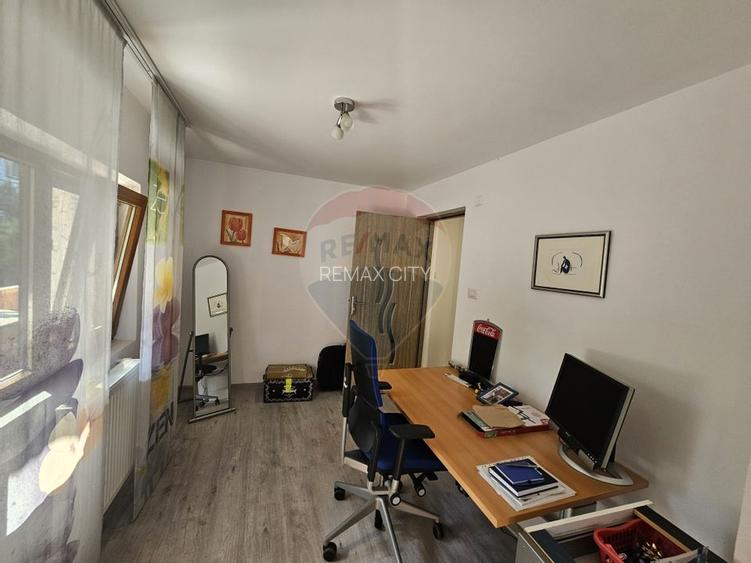 Casă solidă din cărămidă, mobilată, garaj, teren generos – Tarcău - 29