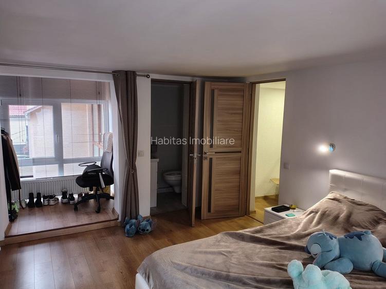 Casă compusa din 3 apartamente, P+E,  zona central - 16