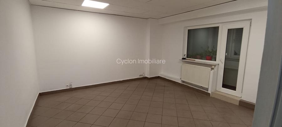 Vanzare apartament 3 cam la parter cu balcon stradal zona Parc Sebastian sect 5 - 10