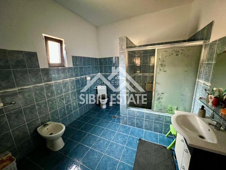 Casa moderna, spațioasa, curte generoasa pe un nivel în Sura Mare - 12