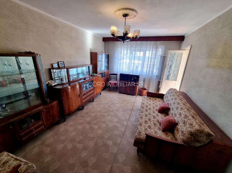 Navodari central -apartament 3 camere decomandat stradal - 2