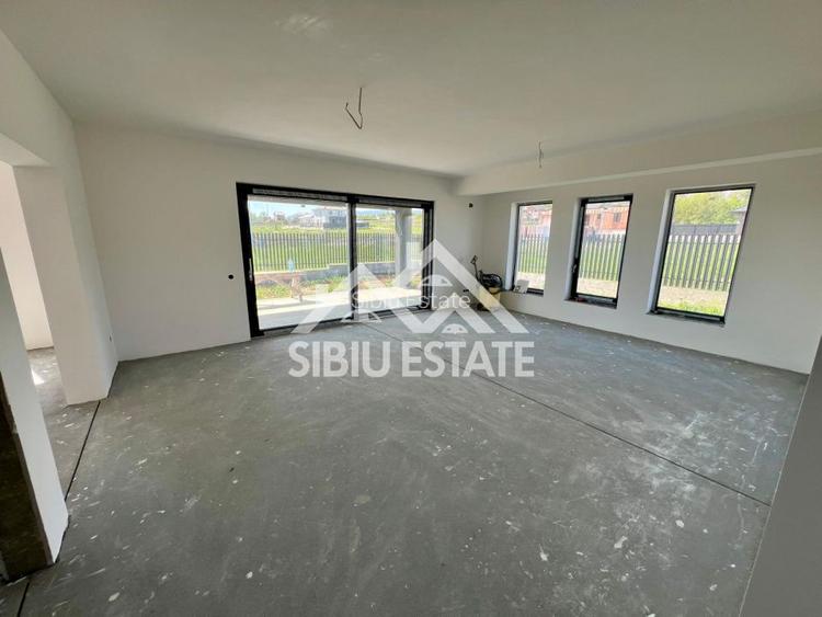 Casa individuala generoasa 5 camere, carport si pivnita curte 500 mp - 4