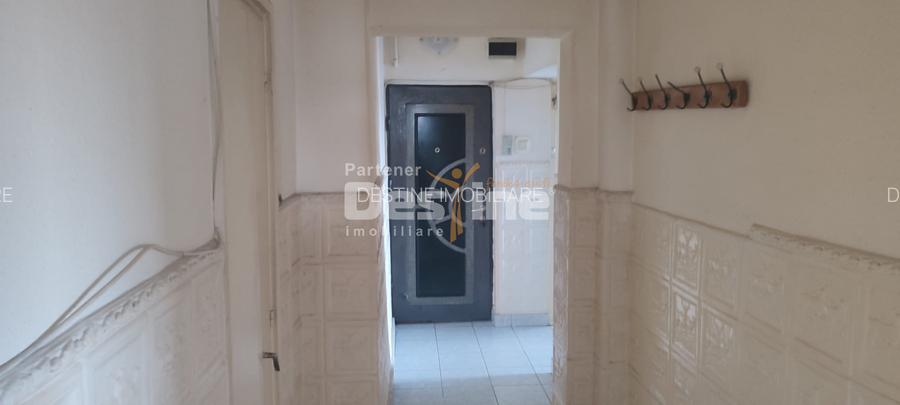 APARTAMENT CU 3 CAMERE IN ZONA MATERNA SITUAT LA ETAJUL 3 BLOC TURN - 15