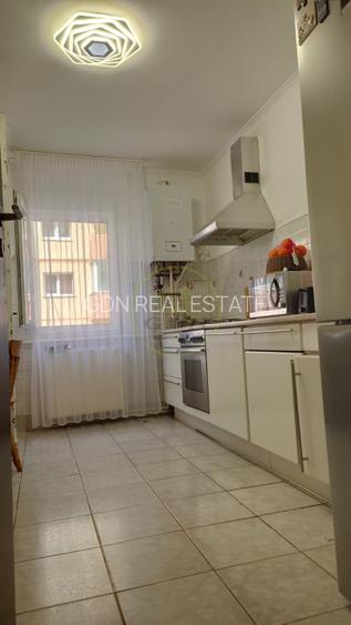 Apartament de vanzare cu trei camere, zona Turnisor. - 11