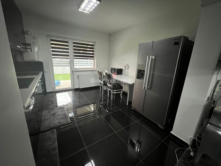 Triplex dispus pe 3 nivele, zona Teilor cu garaj subteran - 4