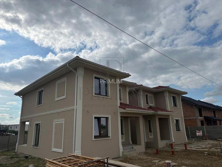 Duplex despartit prin camera tehnica - teren generos - 4 dormitoare - 5