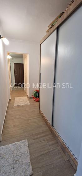 Poarta 6, 3 camere decomandate etajul 1. - 14