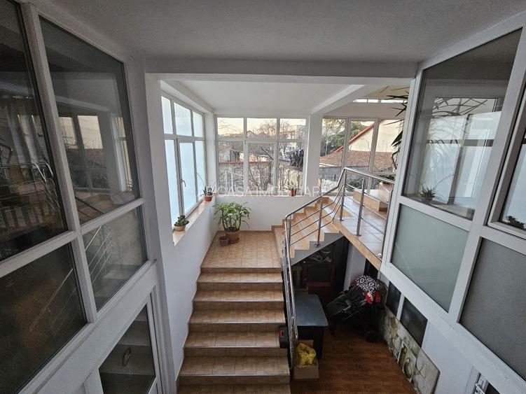 Imobil P+2E+M, cu spațiu comercial, zona Spitalul Județean, comision 0% - 35