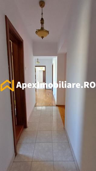 Apartament 4 camere de vanzare Unirii Parcare Privata / Garaj