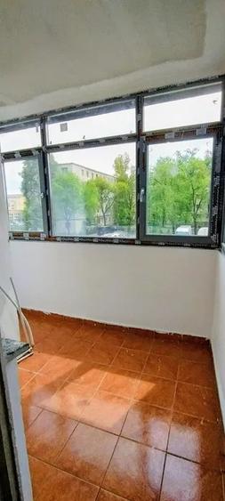 Apartament 2 camere decomandat, etajul 1/10, zona Podu Ros