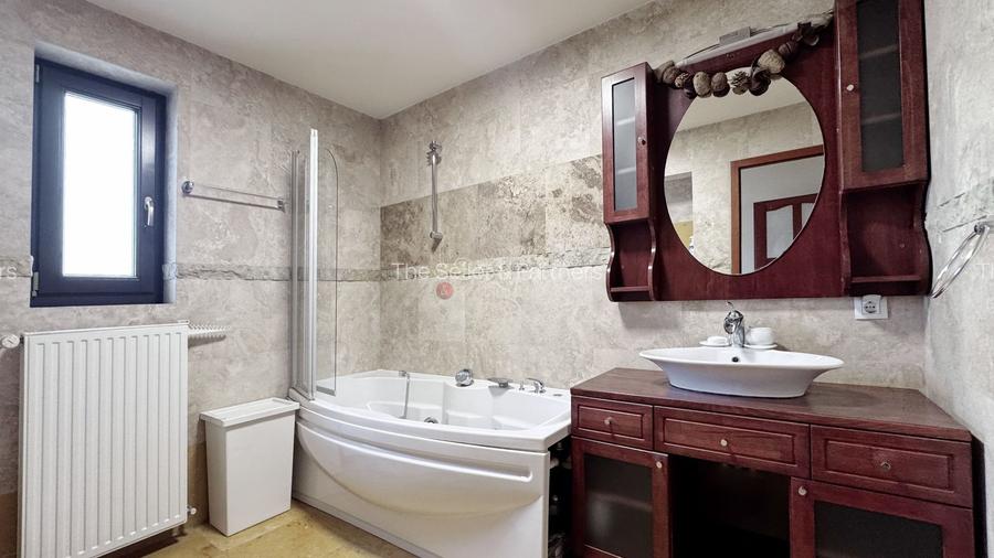 Proprietate cu suprafata generoasa | Zona AFI - 11