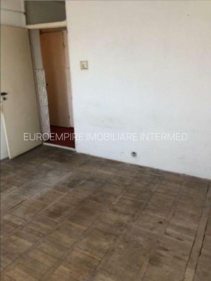 Apartament de vanzare in Constanta, Km 5 - 2 camere decomandat - 2