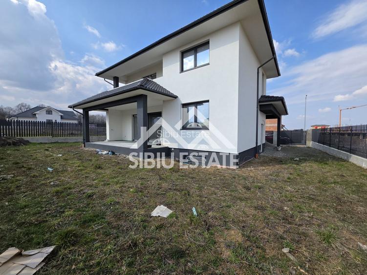 Casa individuala ,cu carport si pivnita, Calea Cisnadiei - 2