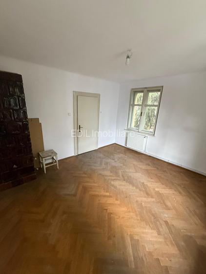 Apartament 3 camere , etaj in vila Central zona Calea Turzii