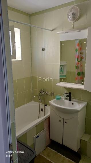 Închiriez apartament 3 camere  - 4