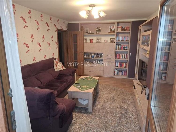 Apartament 3 camere, zona Tractorul - 2