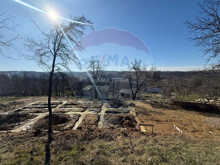 Carbunari Vanzare teren cu fundatie, proiect de casa si racorduri - 3